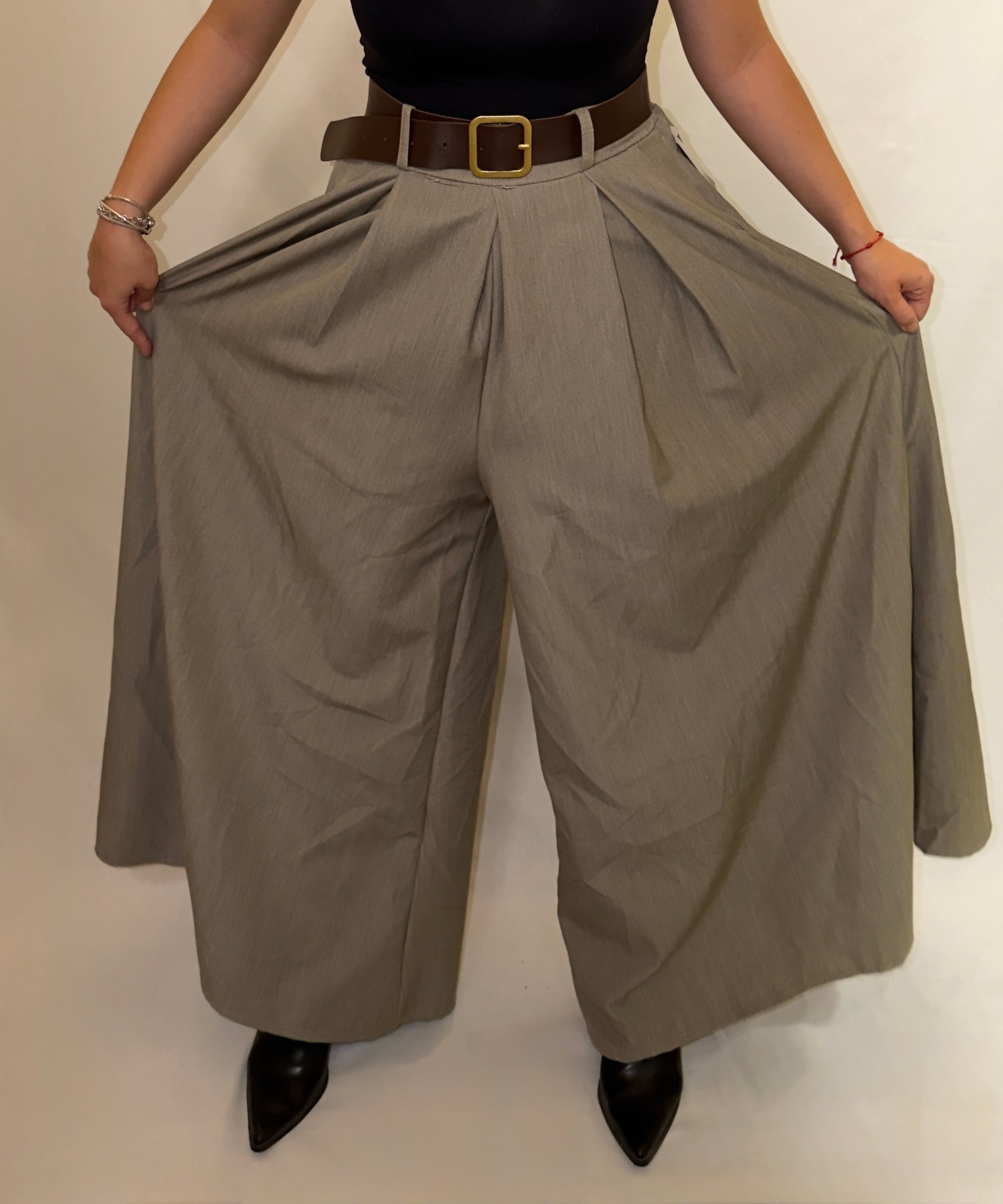 PANTALÓN PINZAS GRIS