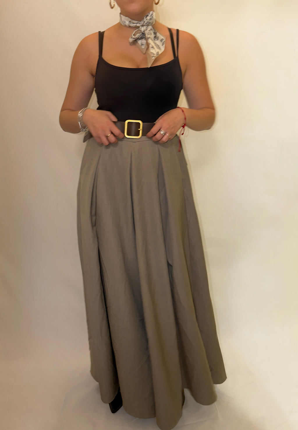 PANTALÓN PINZAS GRIS