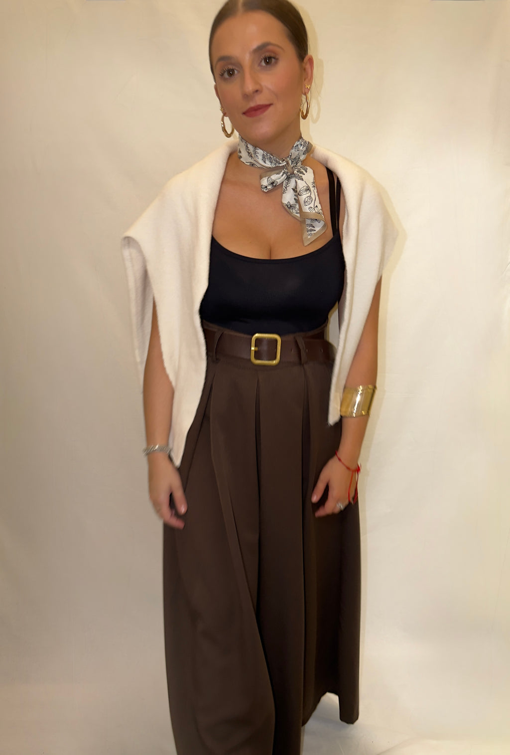 PANTALÓN PINZAS MARRÓN