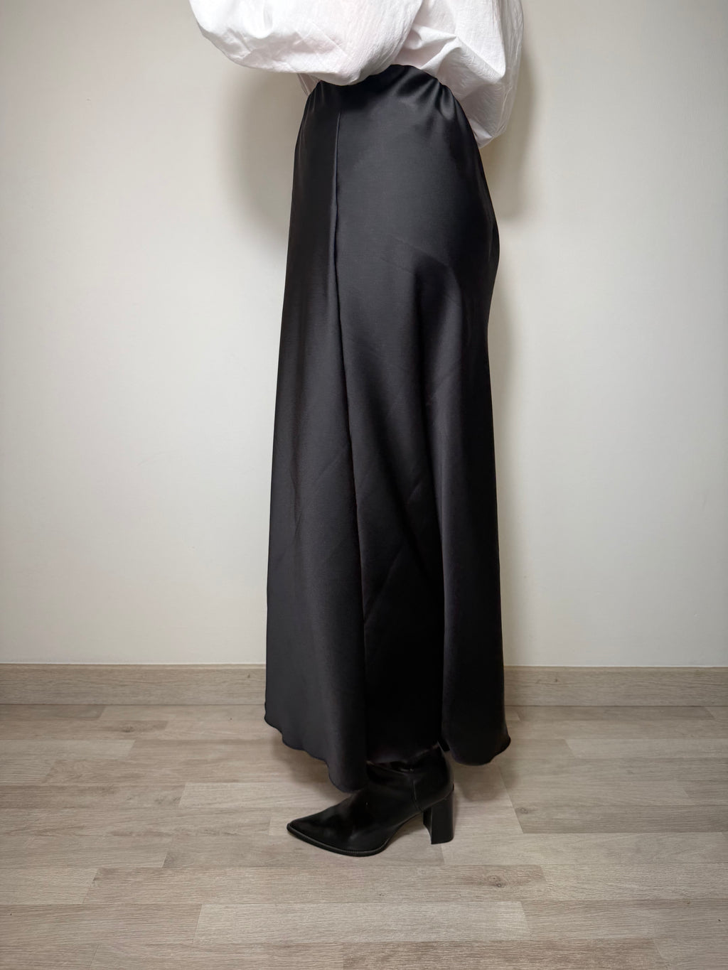 FALDA SATEN NEGRA