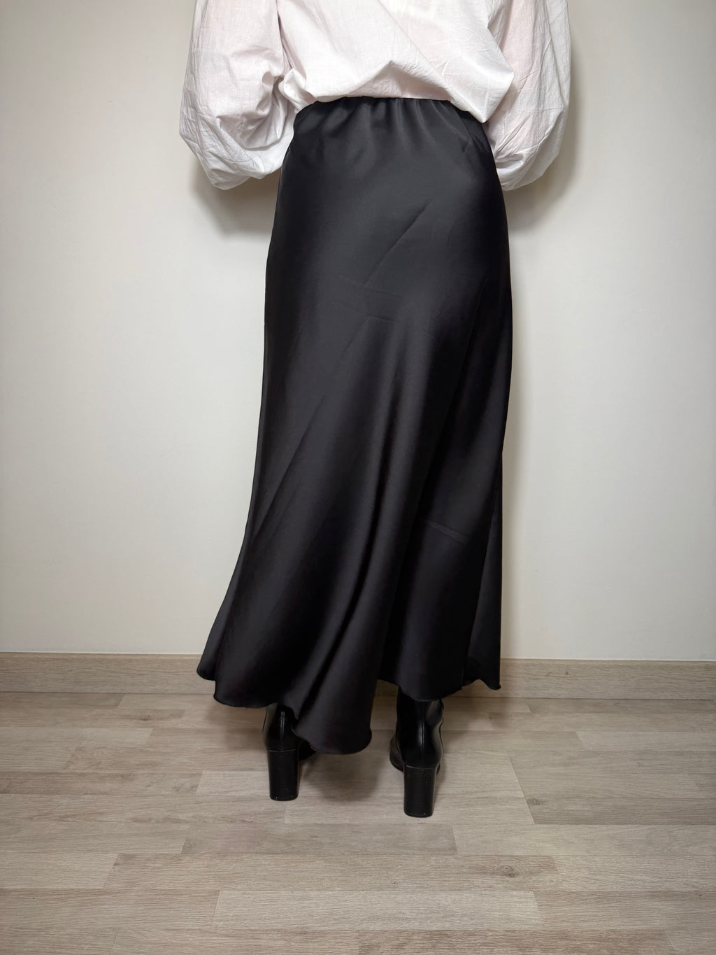 FALDA SATEN NEGRA