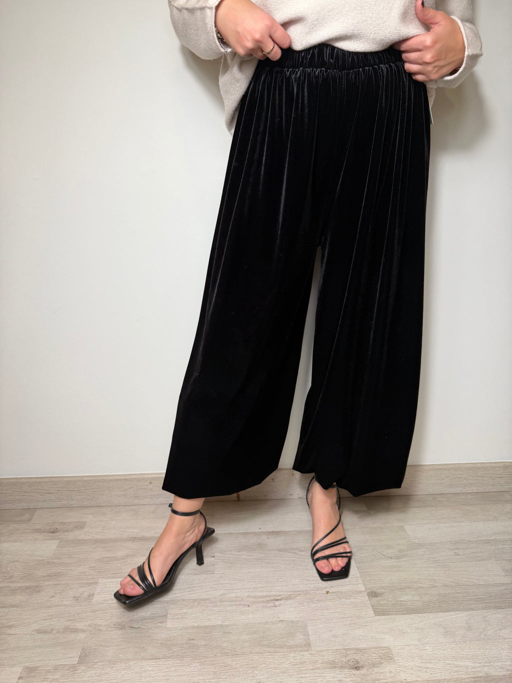 PANTALÓN BOMBO TERCIOPELO NEGRO