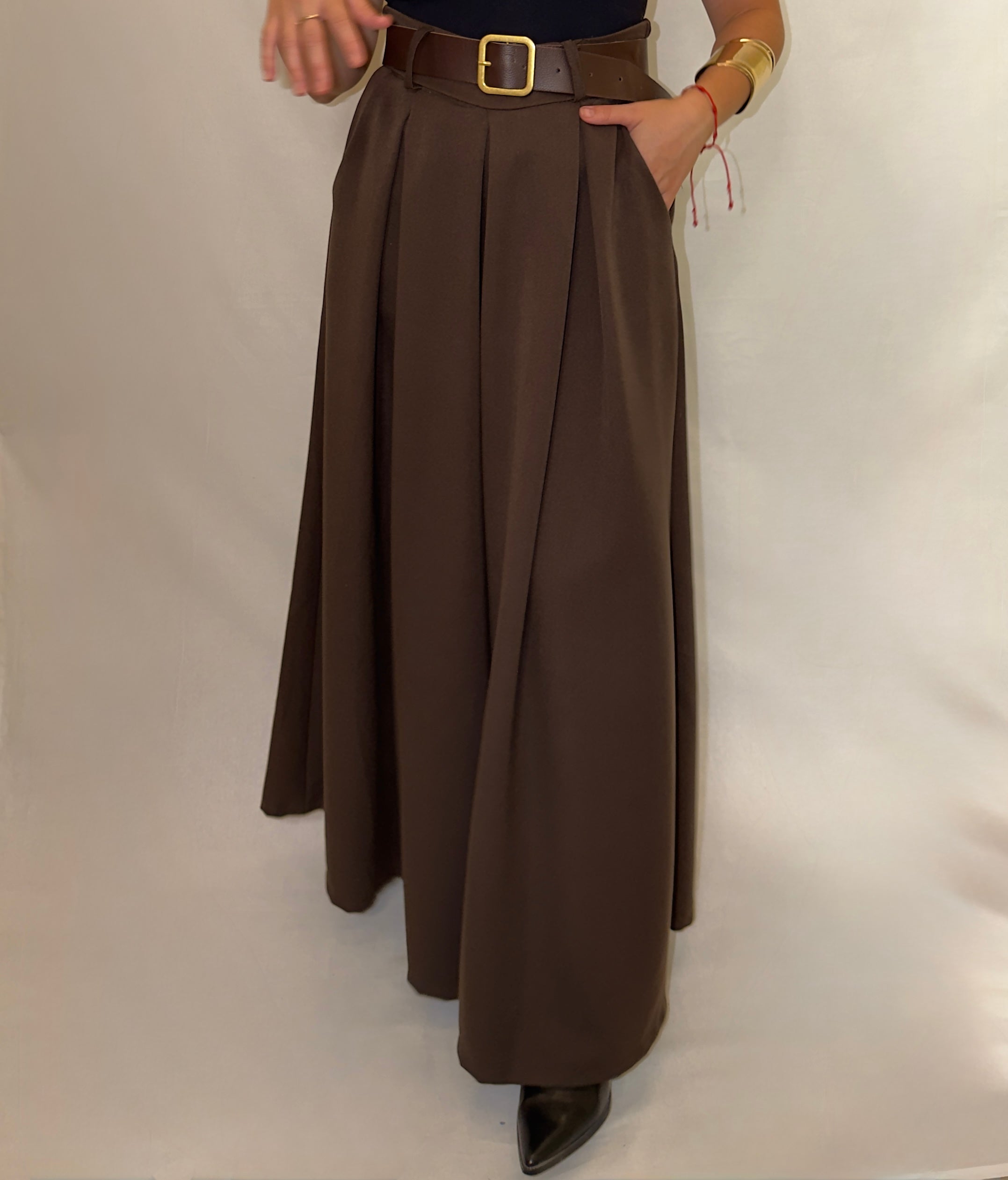 PANTALÓN PINZAS MARRÓN