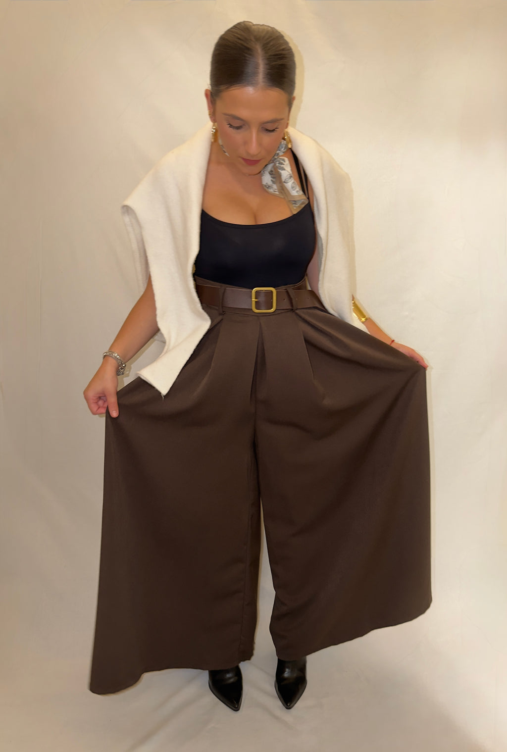 PANTALÓN PINZAS MARRÓN