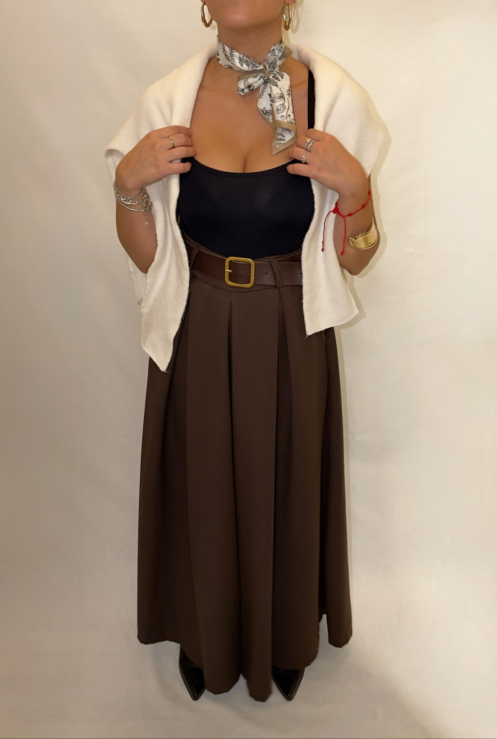 PANTALÓN PINZAS MARRÓN